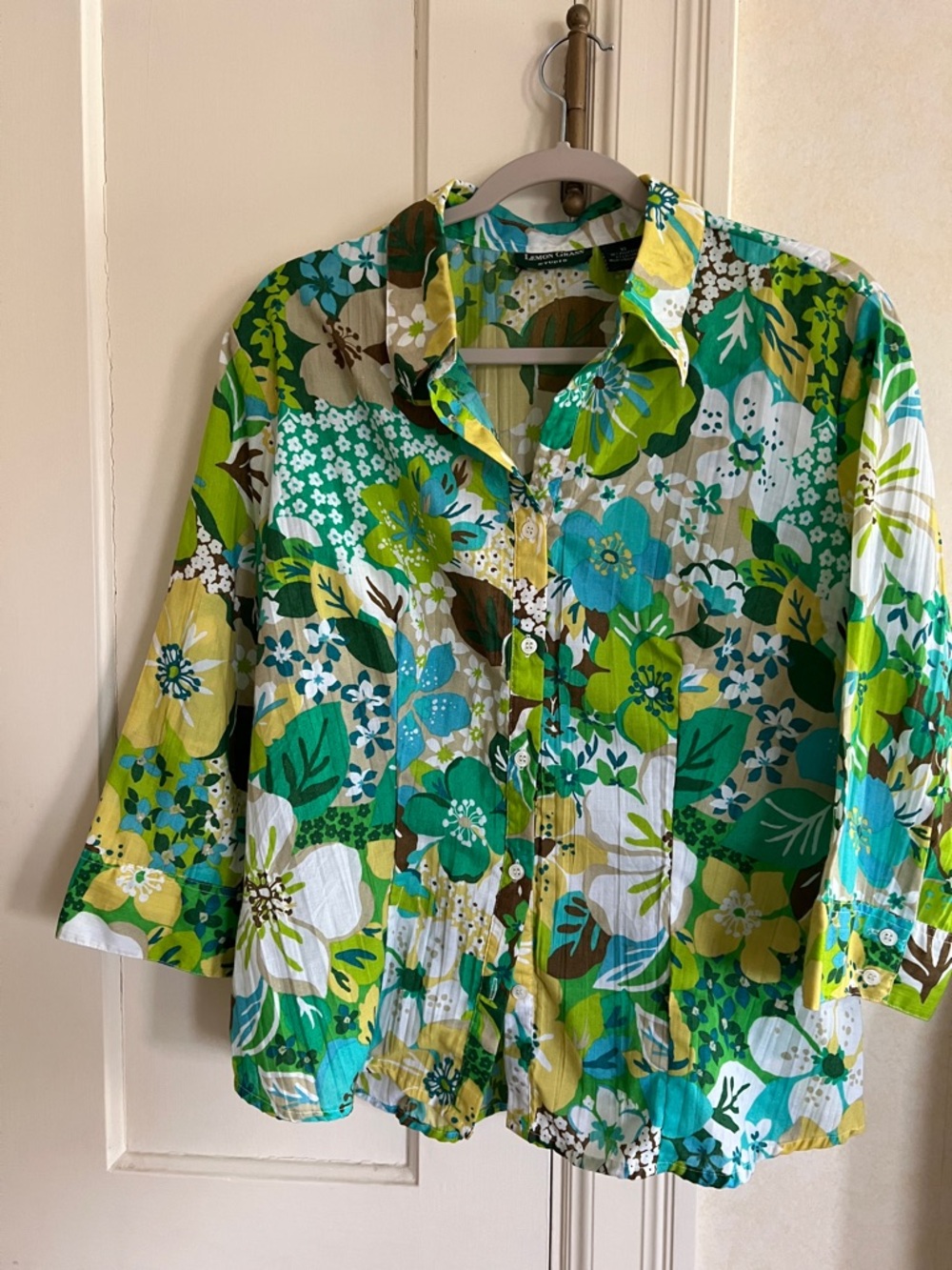 Lemon grass-Floral Button-Front Blouse in Green/blue